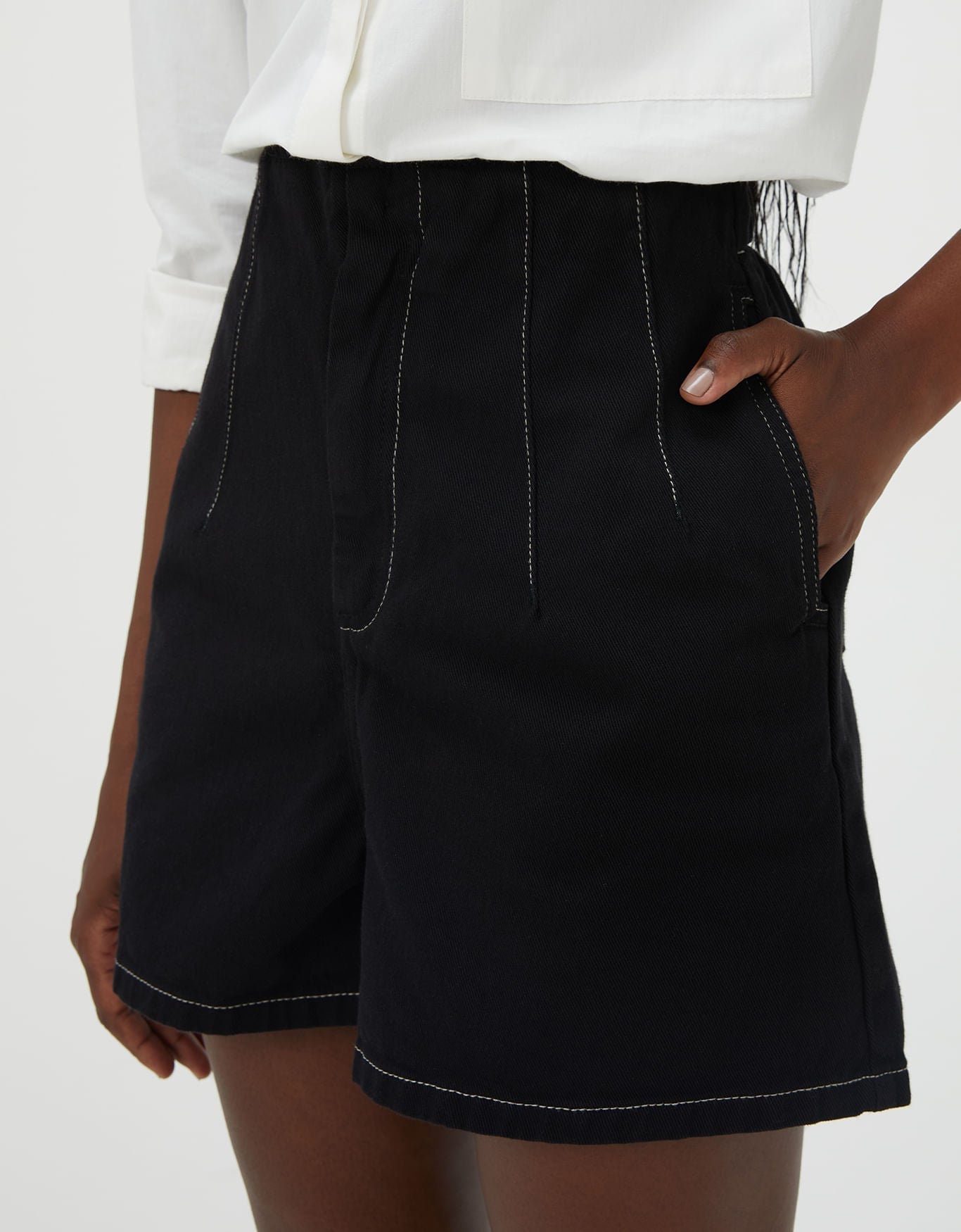 Shorts Costura Contraste