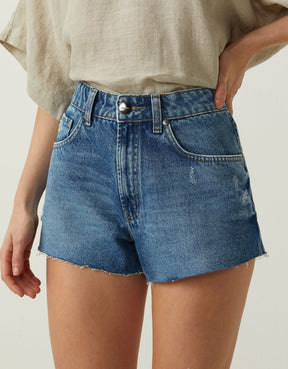 Shorts Jeans Médio Barra à Fio