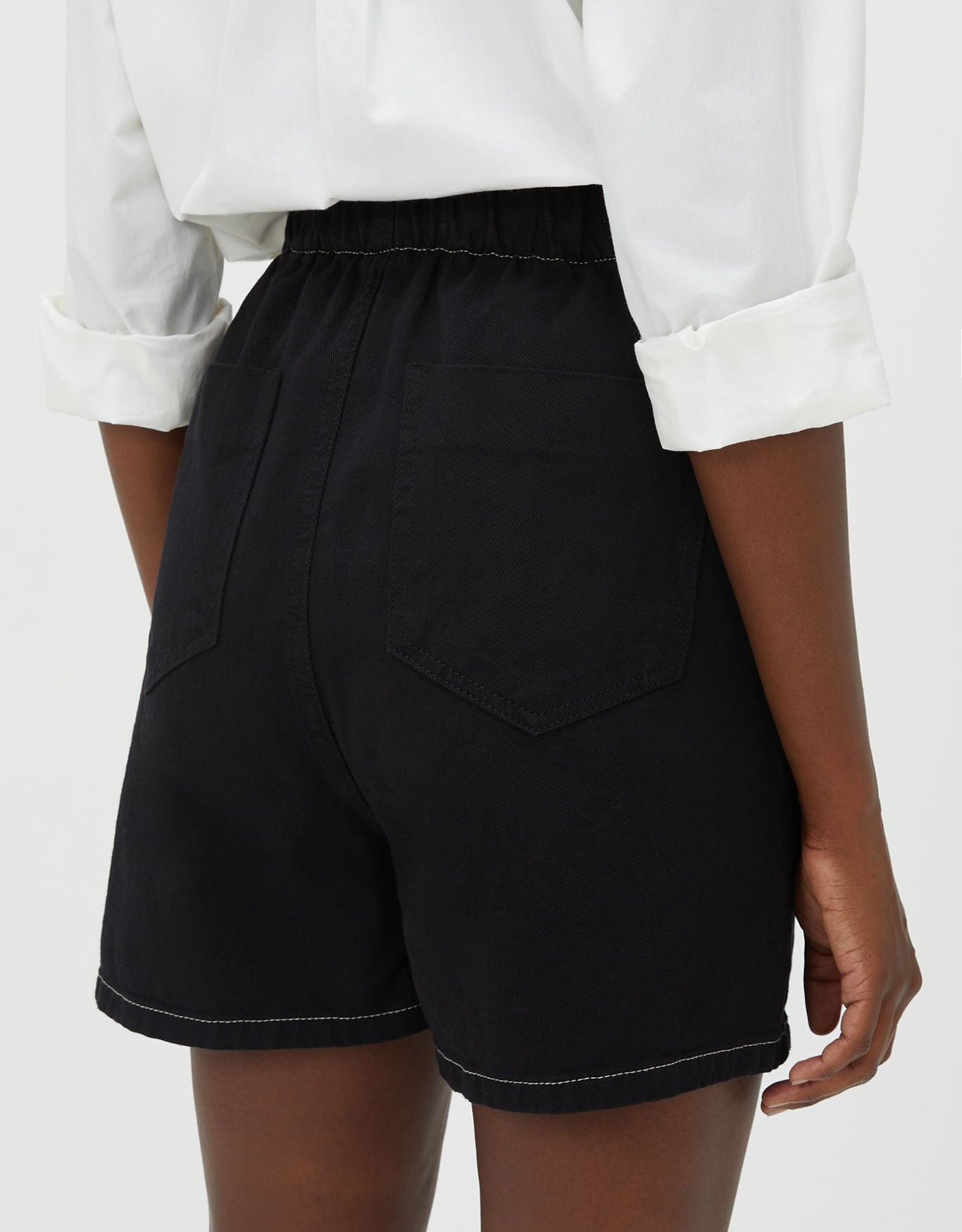 Shorts Costura Contraste